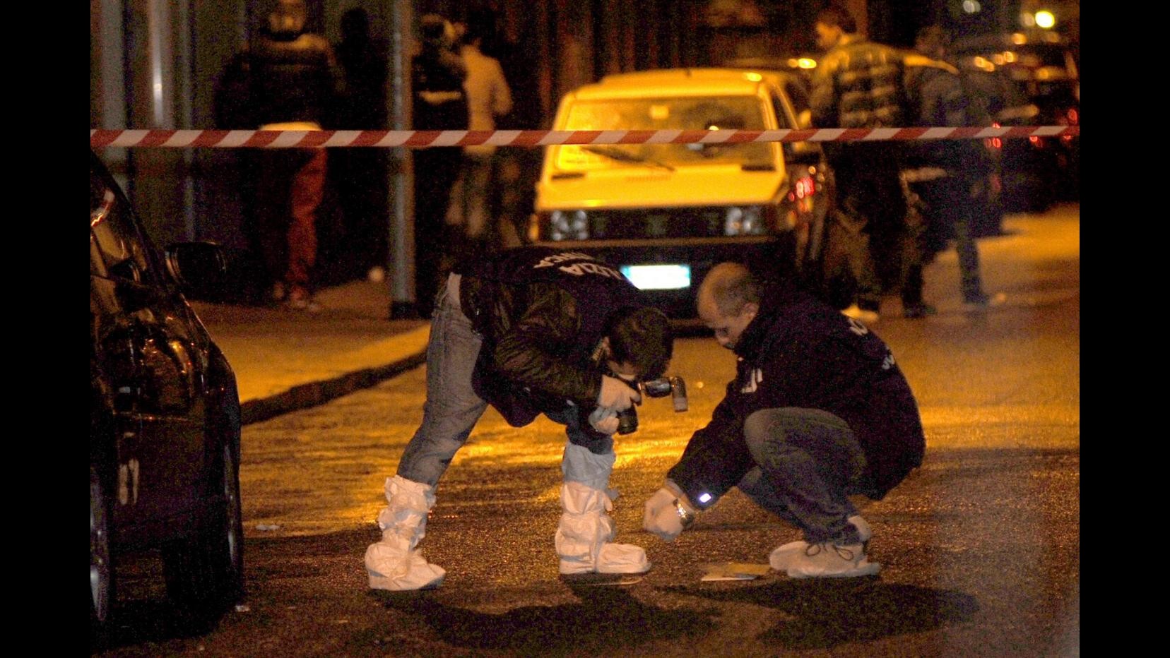 Omicidio a Napoli, ucciso un 40enne nella notte, in corso indagini