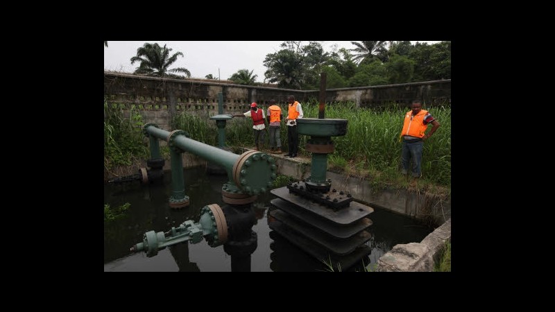 Nigeria, attivisti: In ultimi giorni 5 perdite in oleodotto Eni