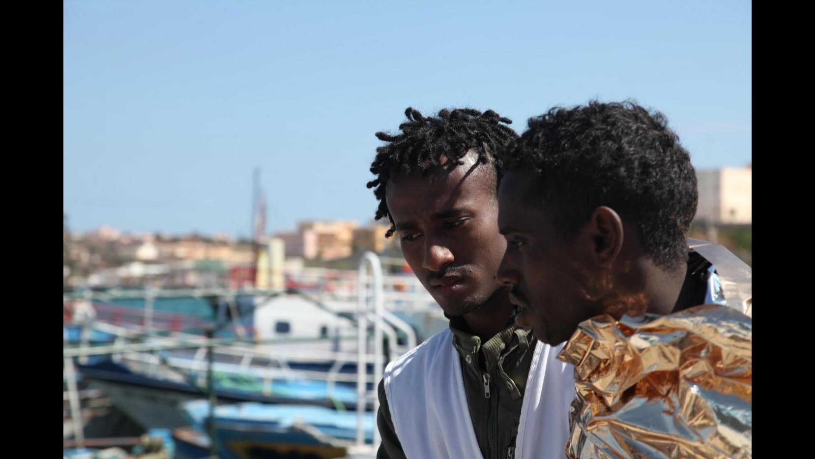 Sbarchi, arrivati in porto 81 immigrati, stanno bene, anche 1 minore