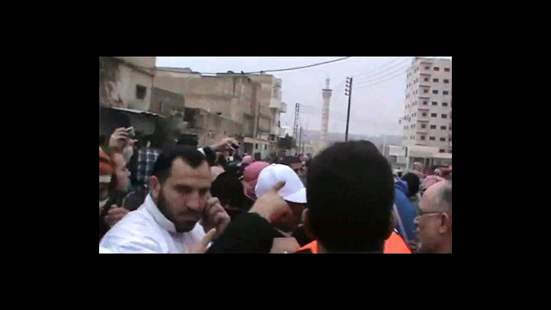 Siria, Sarkozy: Regime compie massacri, Assad lasci il potere