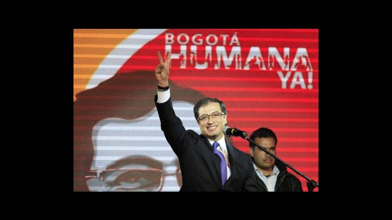 Colombia, ex guerrigliero Gustavo Petro giura come sindaco di Bogotà