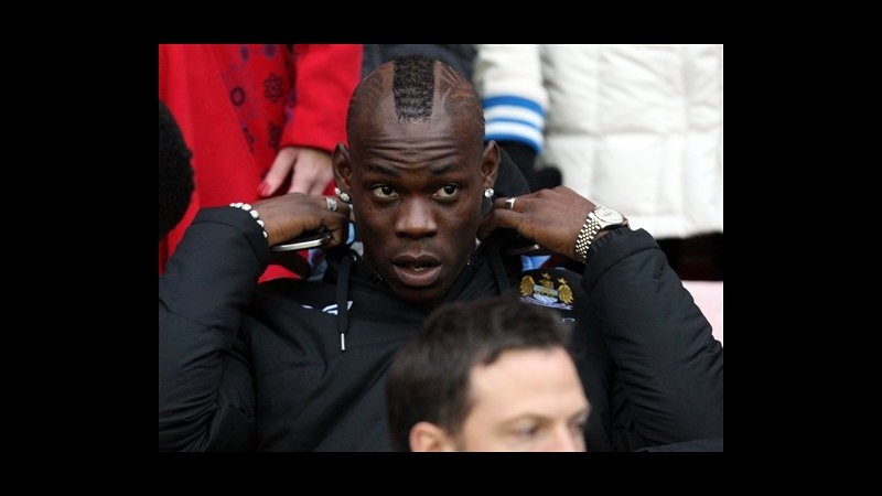 Balotelli in tribuna, City beffato a Sunderland nel recupero