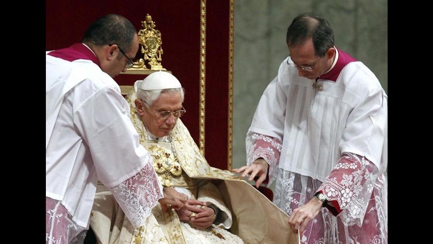 Papa: Affido a Dio tragedie del mondo
