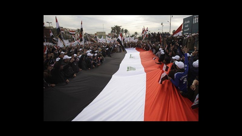 Iraq, sunniti festeggiano partenza americani, sciiti non partecipano