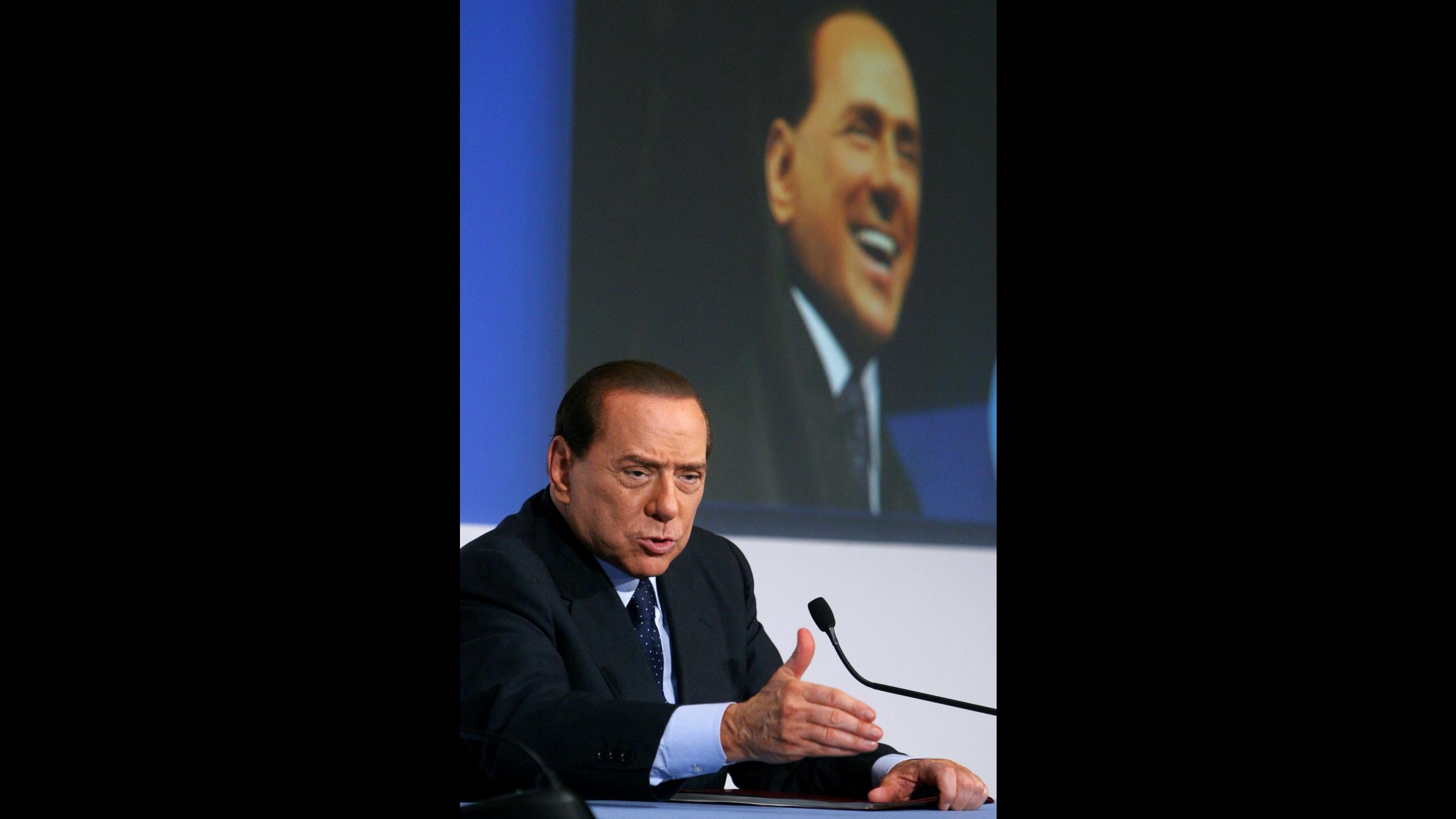 Berlusconi: Sostegno a Monti, ma ci consulti