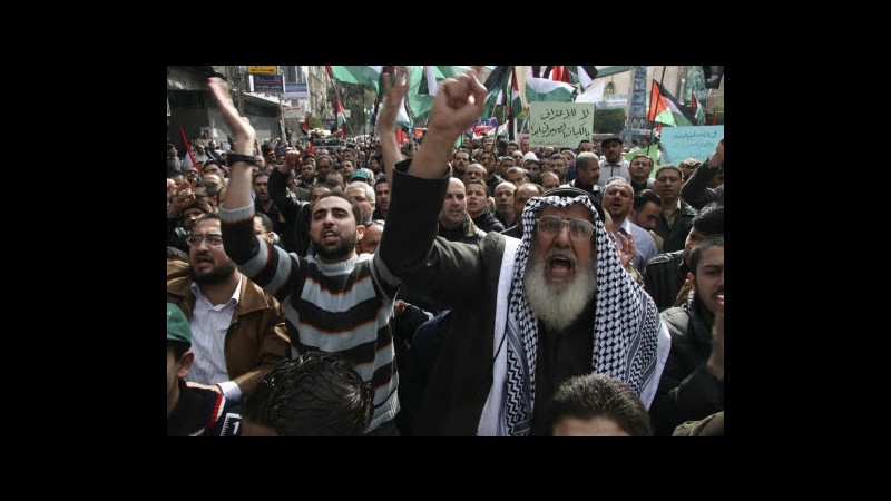 Siria libera 755 persone arrestate in proteste, ma continuano violenze