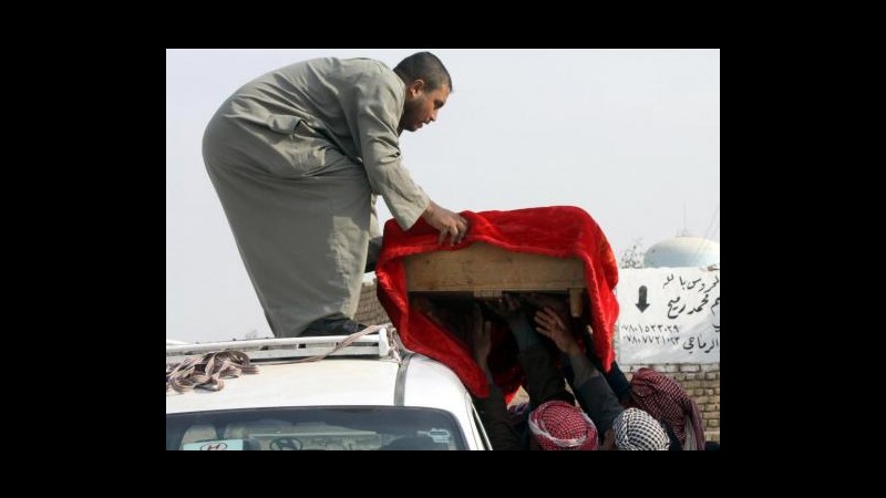 Iraq, autobomba a checkpoint ministero Interno: 7 morti, 32 feriti