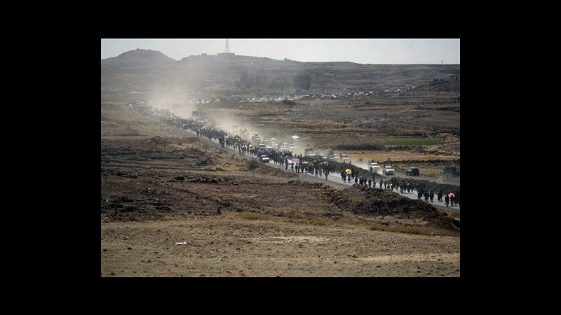 Yemen, manifestanti marciano per 270 chilometri: scontri a Sanaa