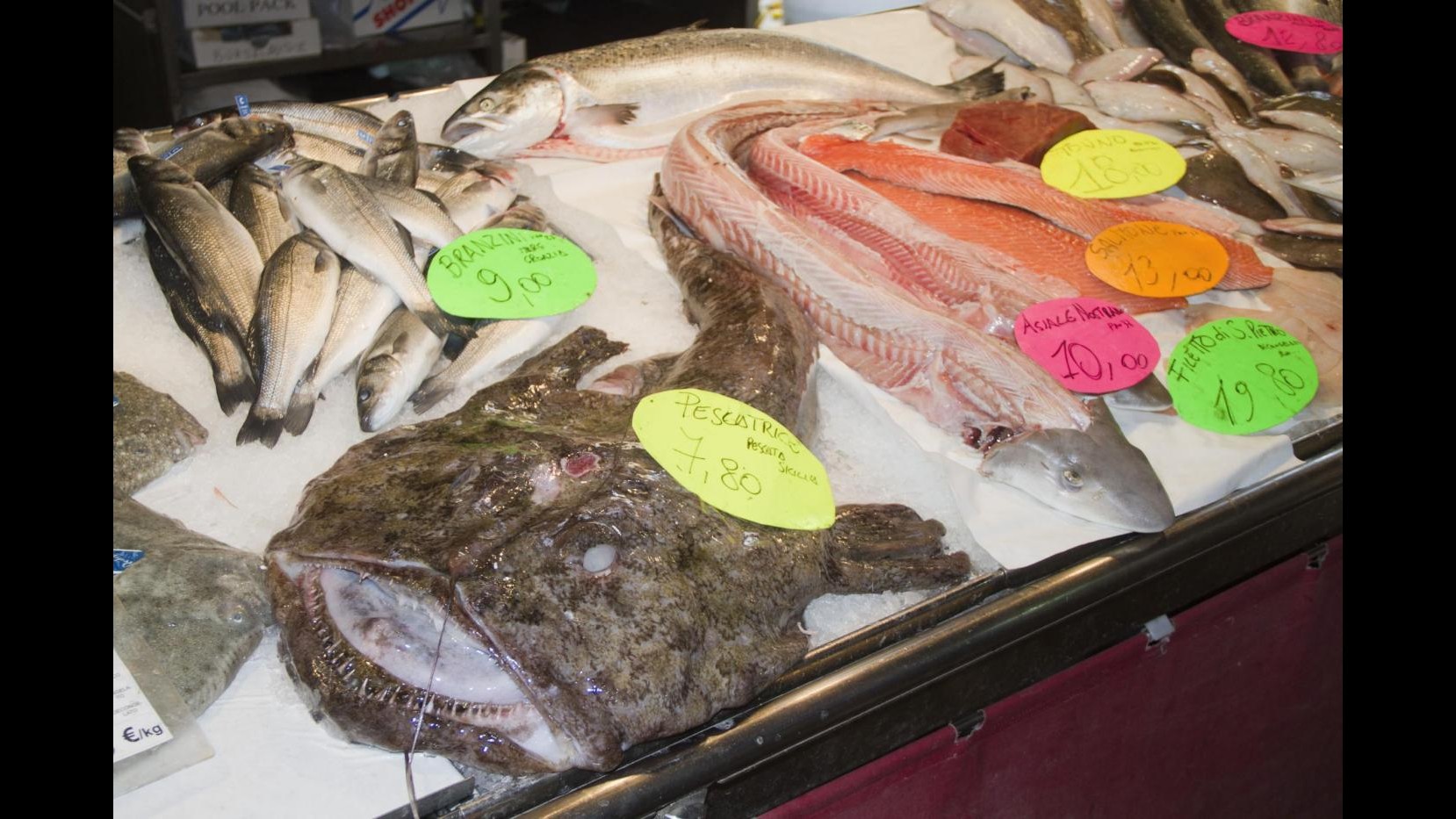 I Nas sequestrano 50 tonnellate di pesce scaduto in tutta Italia