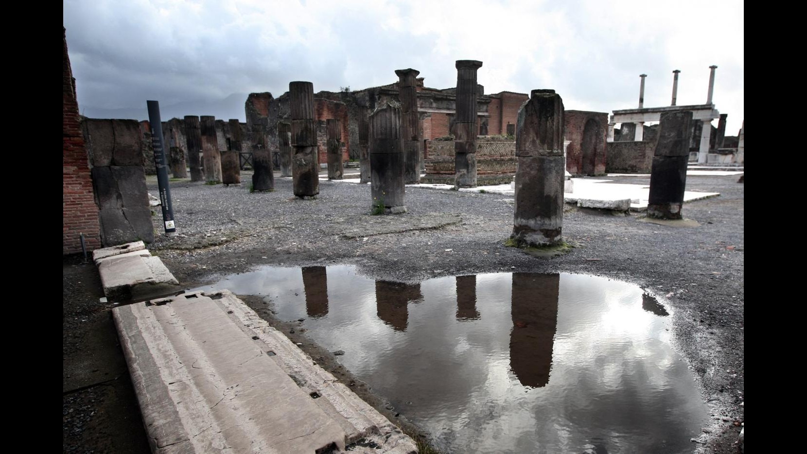 Crollo agli scavi di Pompei, cede pilastro domus Loreio Tiburtino