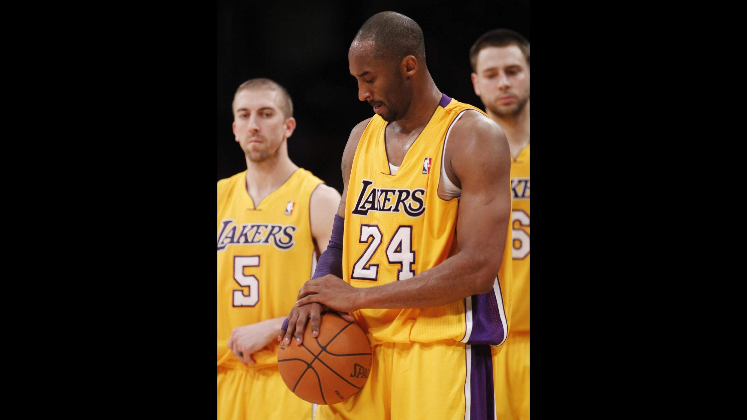 Infortunio al polso per Bryant, a rischio Lakers-Bulls di Natale