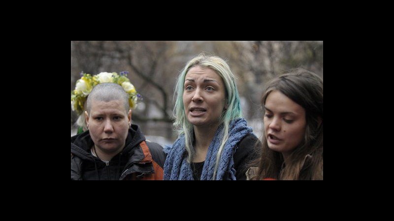 Bielorussia, attiviste Femen: Agenti hanno minacciato di stuprarci
