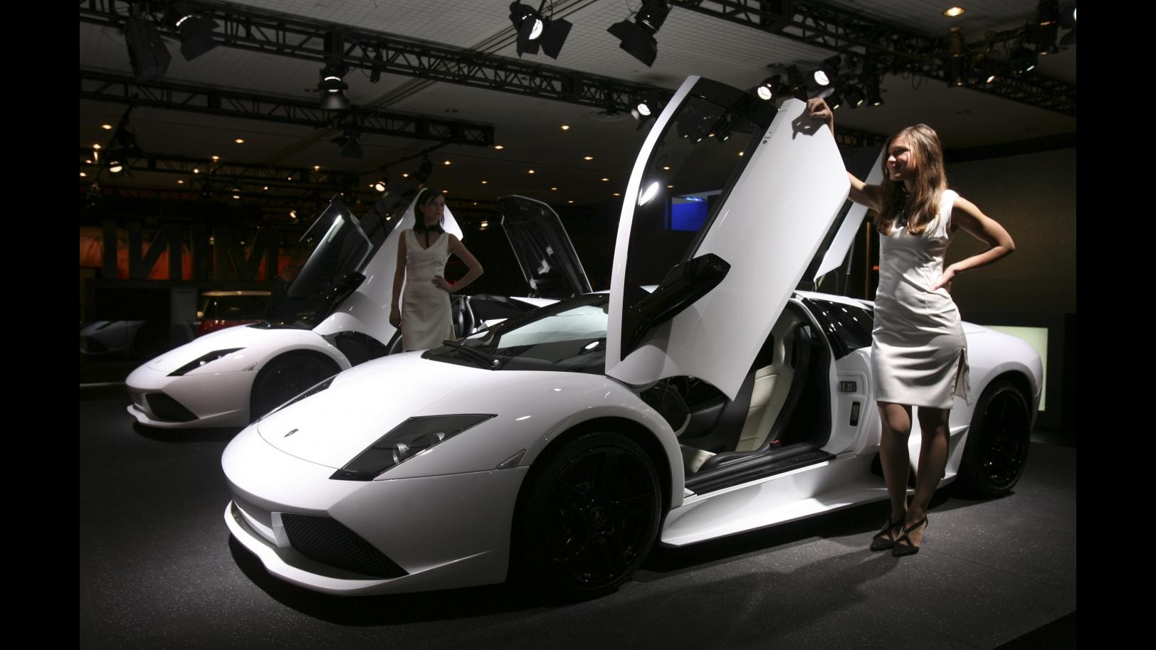 Usa, rovina una Lamborghini sei ore dopo averla ritirata, danni lievi