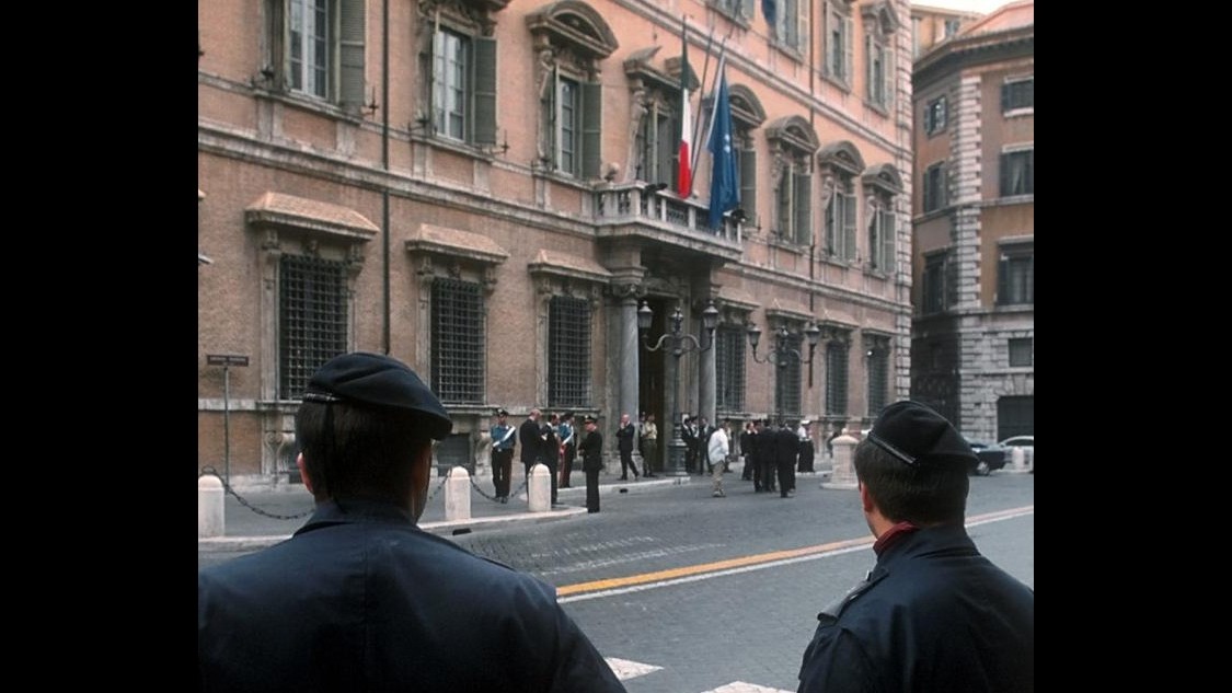 Senato, 30 camerieri barricati in ristorante contro taglio personale