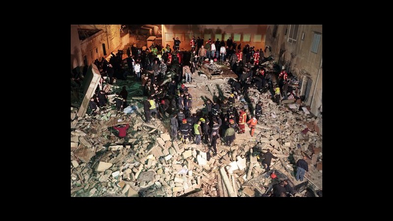 Libano, crolla edificio di 5 piani a Beirut: 11 morti e 12 feriti