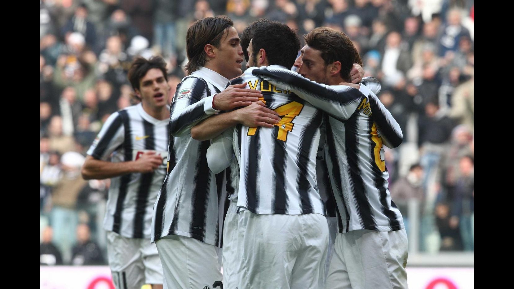 Juve frena col Cagliari ma è prima, Udinese cade a Marassi