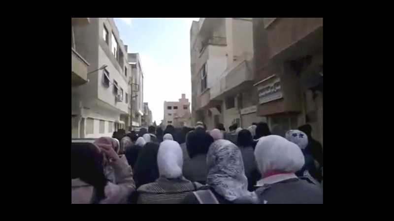 Siria, attivisti: Forze regime sparano sulla folla, un morto nel nord
