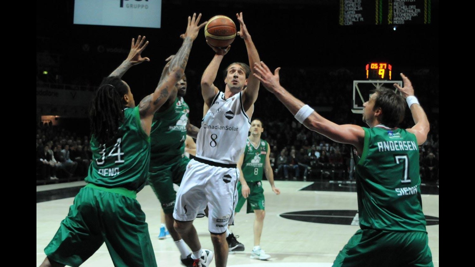Basket, Siena ko a Bologna. Treviso espugna Milano