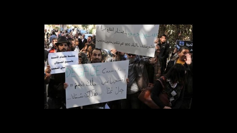 Siria, attivisti: Forze regime sparano su corteo studenti a Daraya