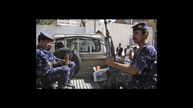 Yemen, attaccato bus dell’esercito ad Aden: un morto e 7 feriti