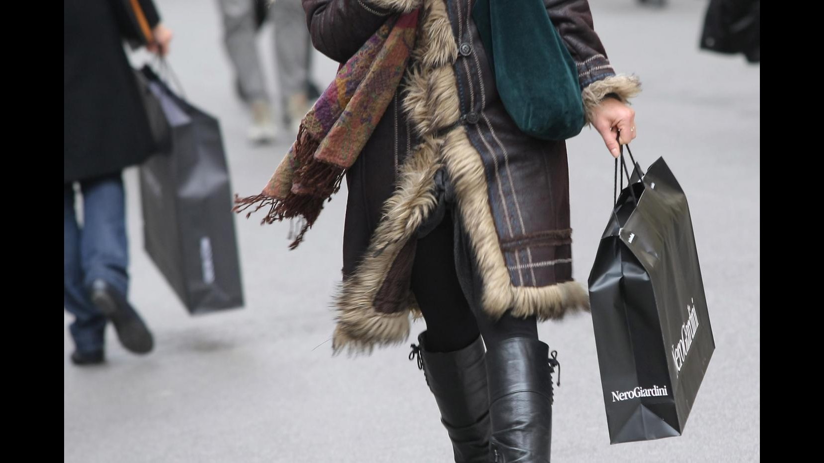Confcommercio: A novembre calo consumi (-0,1%)
