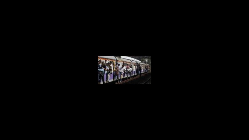 India, treno merci si scontra con treno passeggeri nel nord: 4 morti