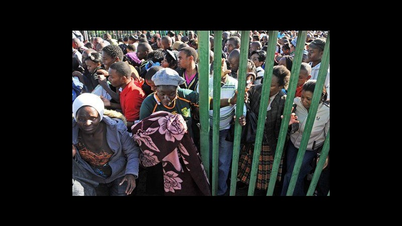 Sudafrica, calca all’università di Johannesburg: muore una donna