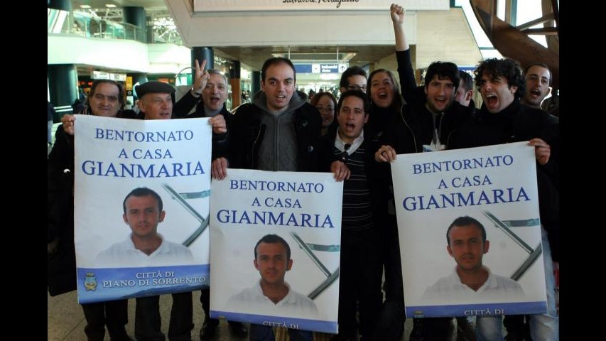 Marinai Savina Caylyn a casa, incubo finito