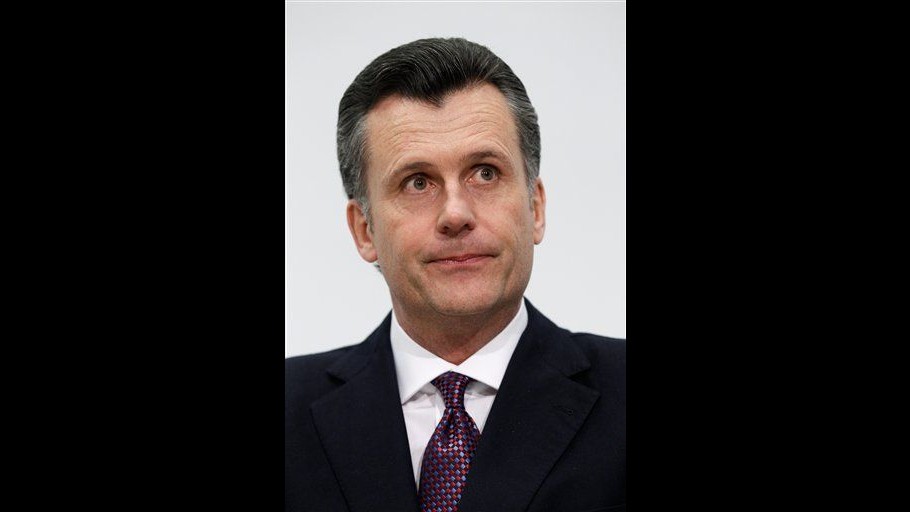 Svizzera, stampa: Ex governatore Banca centrale costretto a dimettersi