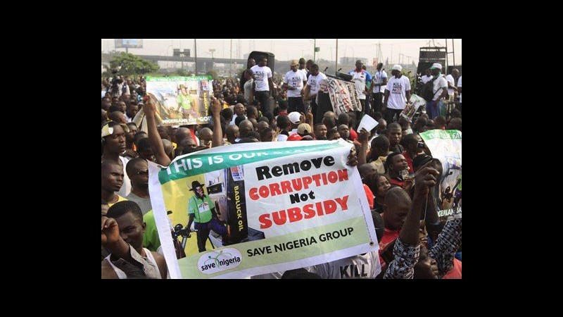 Nigeria, continuano proteste contro tagli sussidi carburante