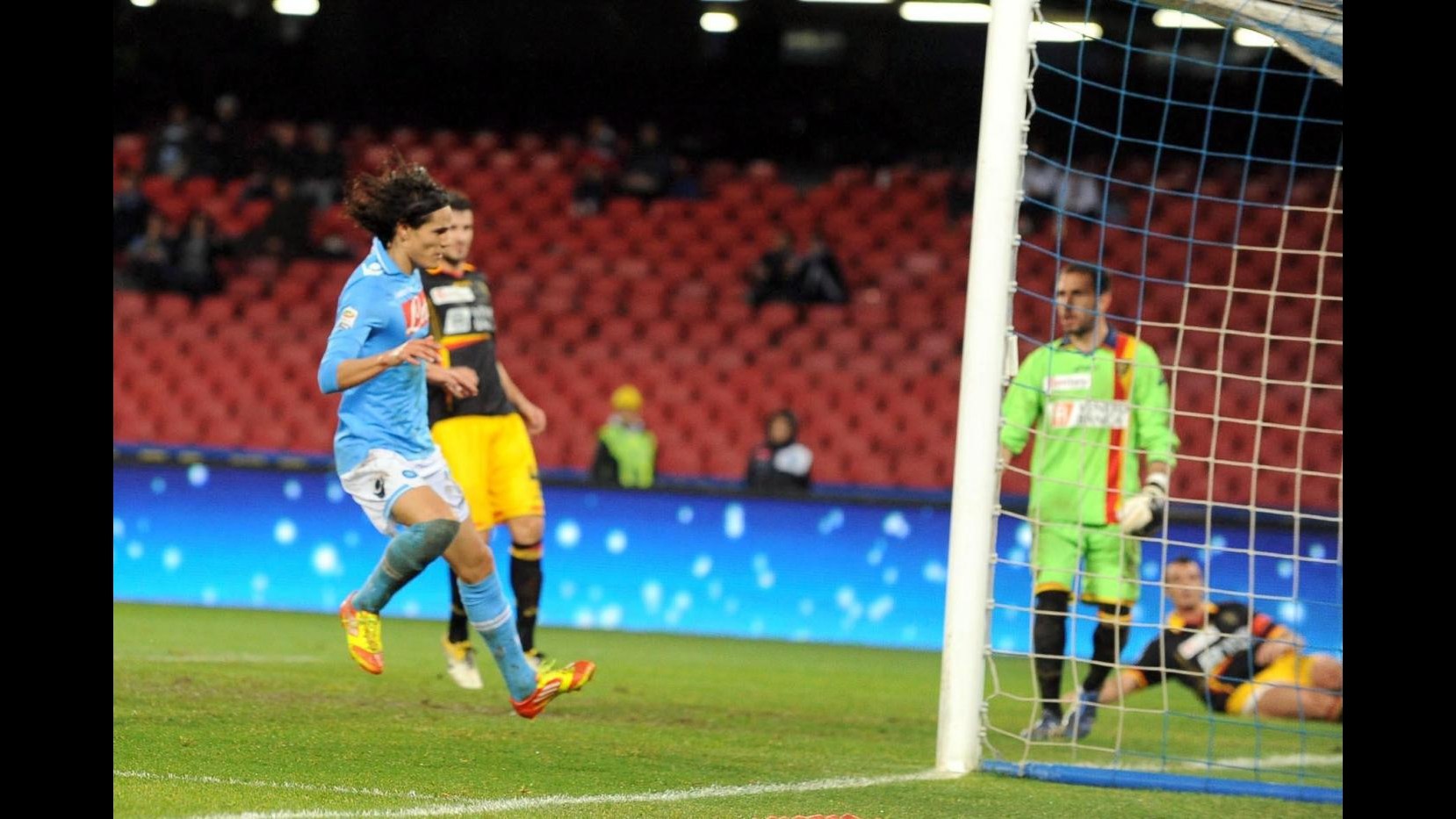 Napoli, Cavani segna e De Sanctis si arrabbia: video impazza su web