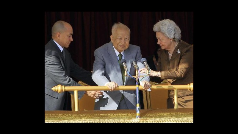 Cambogia, ex re Sihanouk cambia idea: Voglio essere cremato