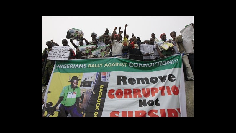 Nigeria,proteste contro tagli sussidi carburante a Lagos, Abuja e Kano