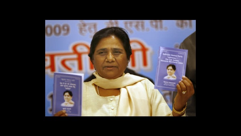 India, autorità ordinano di coprire le statue della regina dei dalit