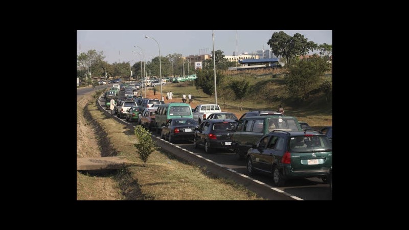 Nigeria, iniziato sciopero contro fine sussidi carburanti