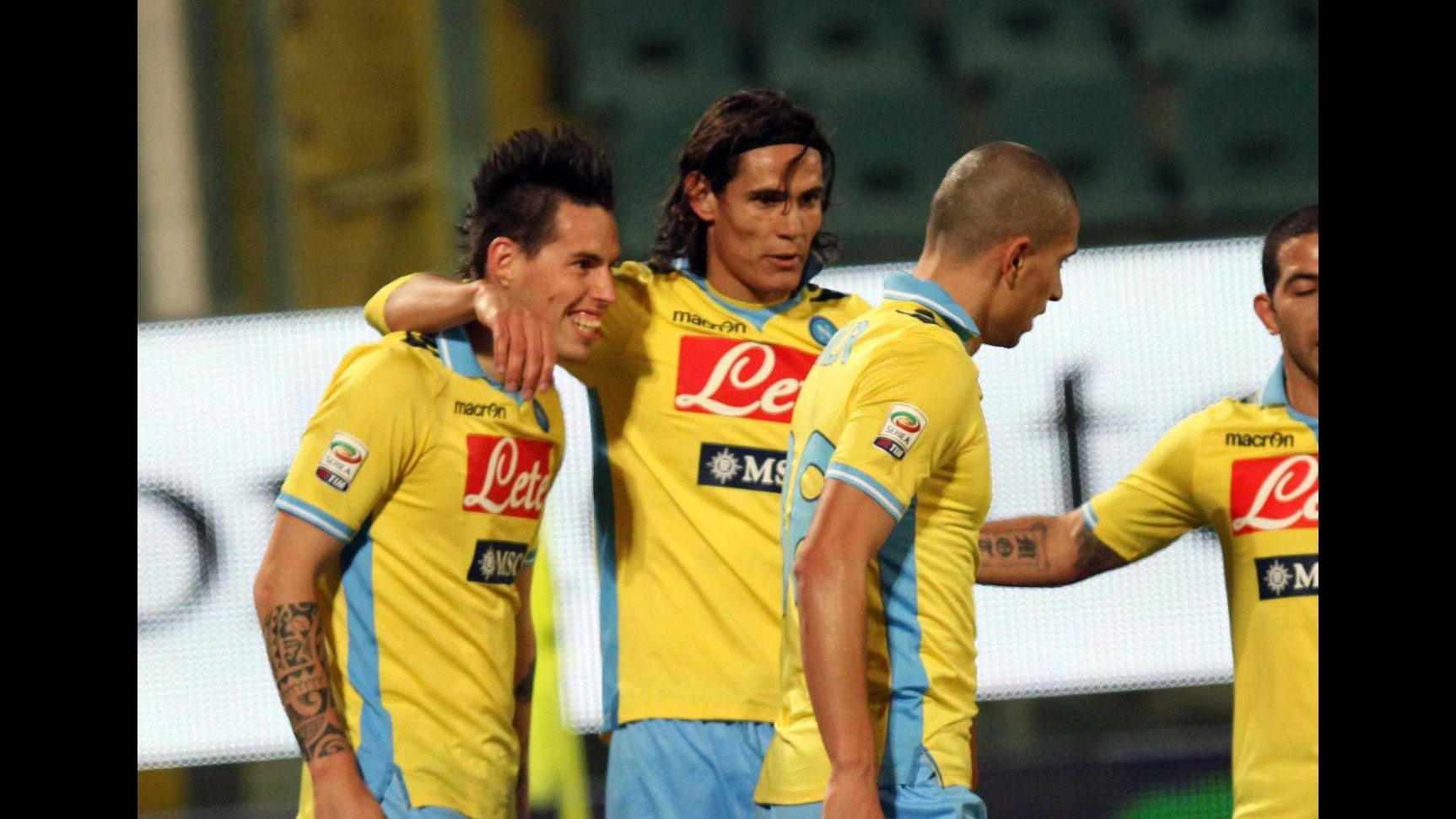 Pandev-Cavani-Hamsik: il Napoli espugna Palermo