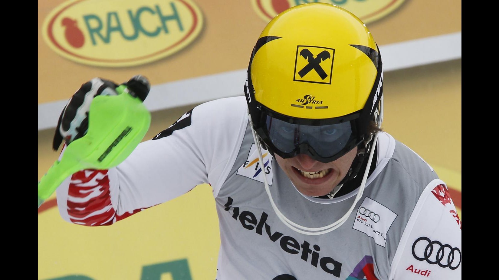 Hirscher trionfa nello slalom di Adelboden. Ottimo terzo Gross