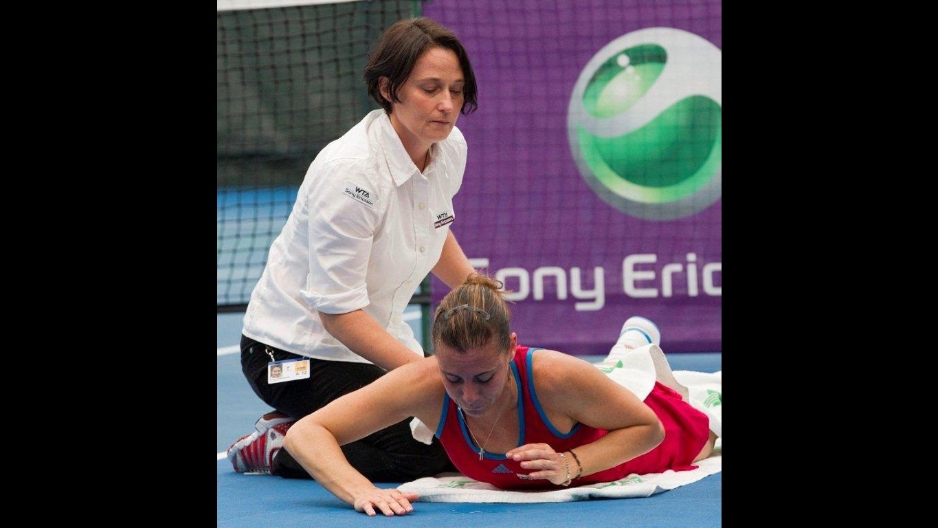 Pennetta tradita dalla schiena ad Auckland, Murray vince a Brisbane