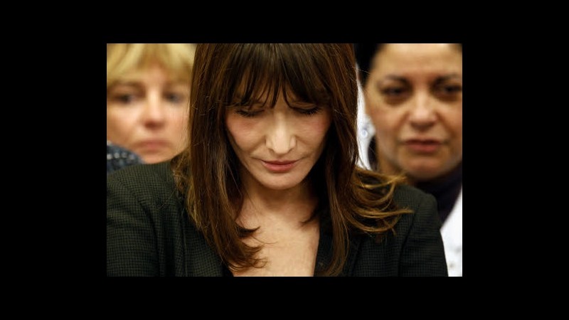 Francia, Carla Bruni smentisce accuse fondi pubblici a sua fondazione