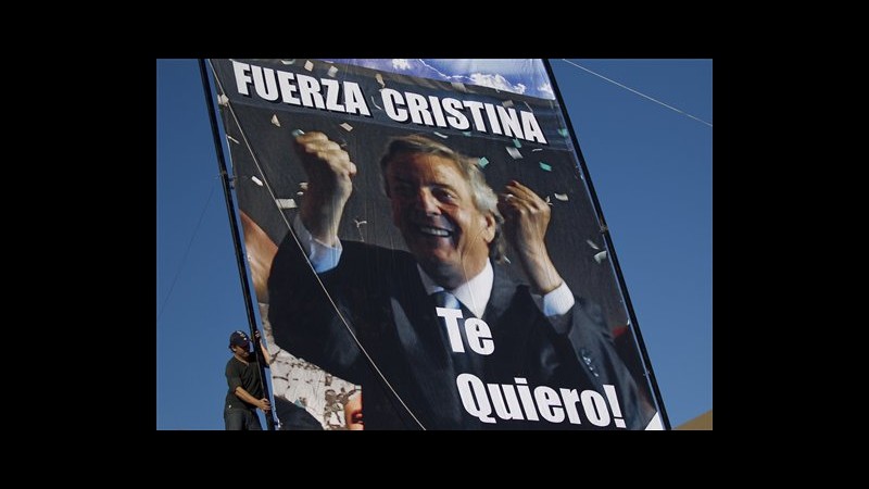 Argentina, medici: Finito intervento, Fernandez sta bene