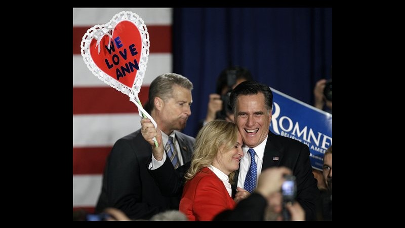 Usa, Romney vince in Iowa per 8 voti, a sorpresa successo Santorum