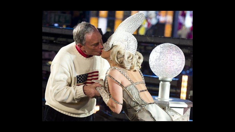 Bloomberg: Bacio Lady Gaga nulla a confronto di quello a mia compagna