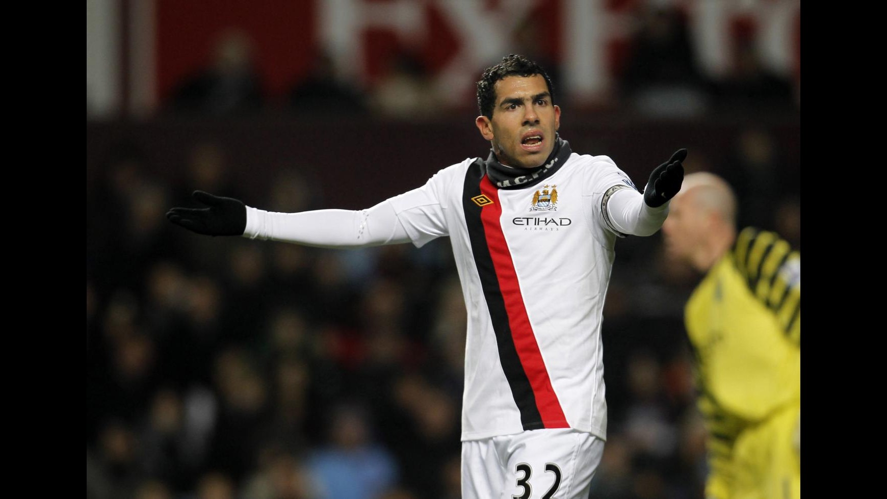 Agente Tevez: Se non va al Milan, Psg in estate. Maxi Lopez in attesa