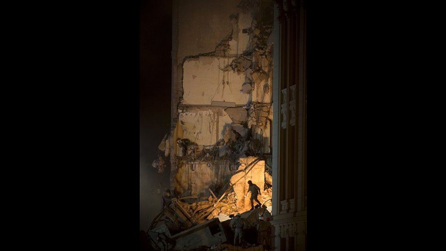 Brasile, crollo edifici a Rio: 3 morti, 6 feriti e 21 dispersi
