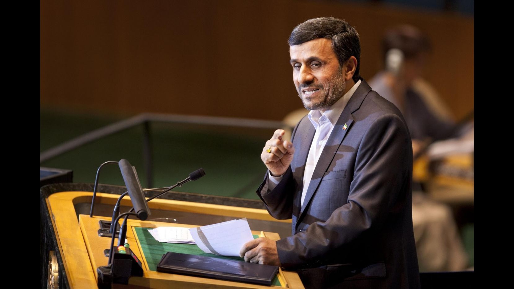 Iran, Ahmadinejad: Pronti a nuovi colloqui sul nucleare con Occidente
