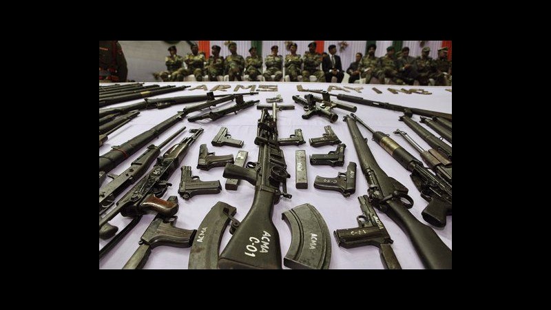 India, 676 ribelli di Assam consegnano le armi