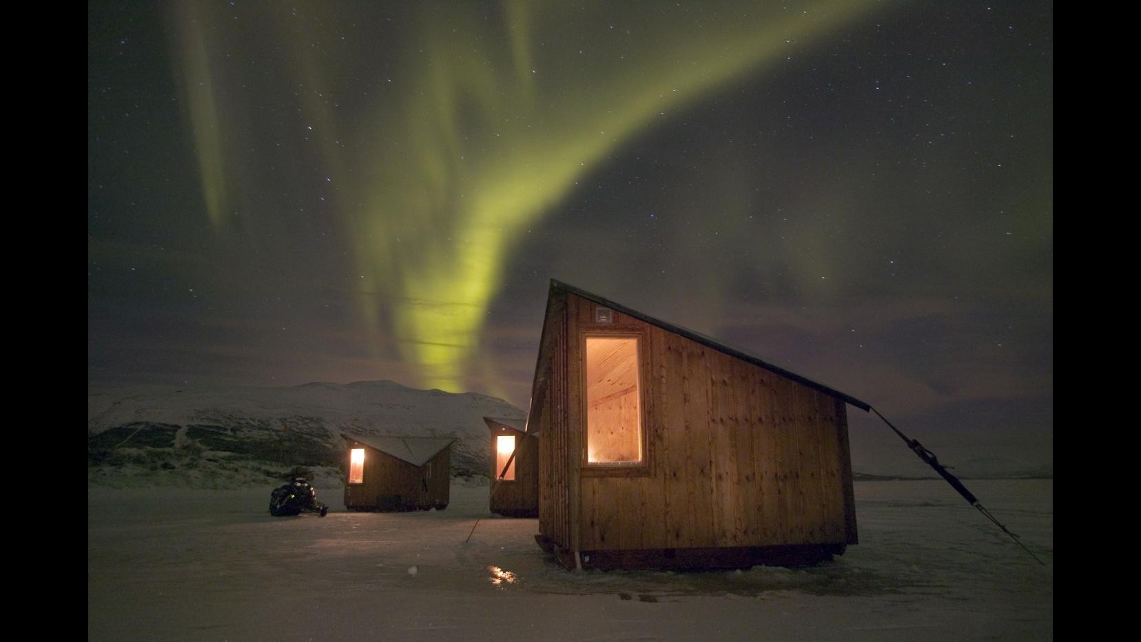 Forte tempesta solare causa aurore boreali in Inghilterra e Scozia
