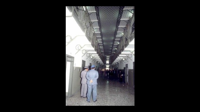 Rivolta in carcere a Bolzano, medici bloccati poi rilasciati