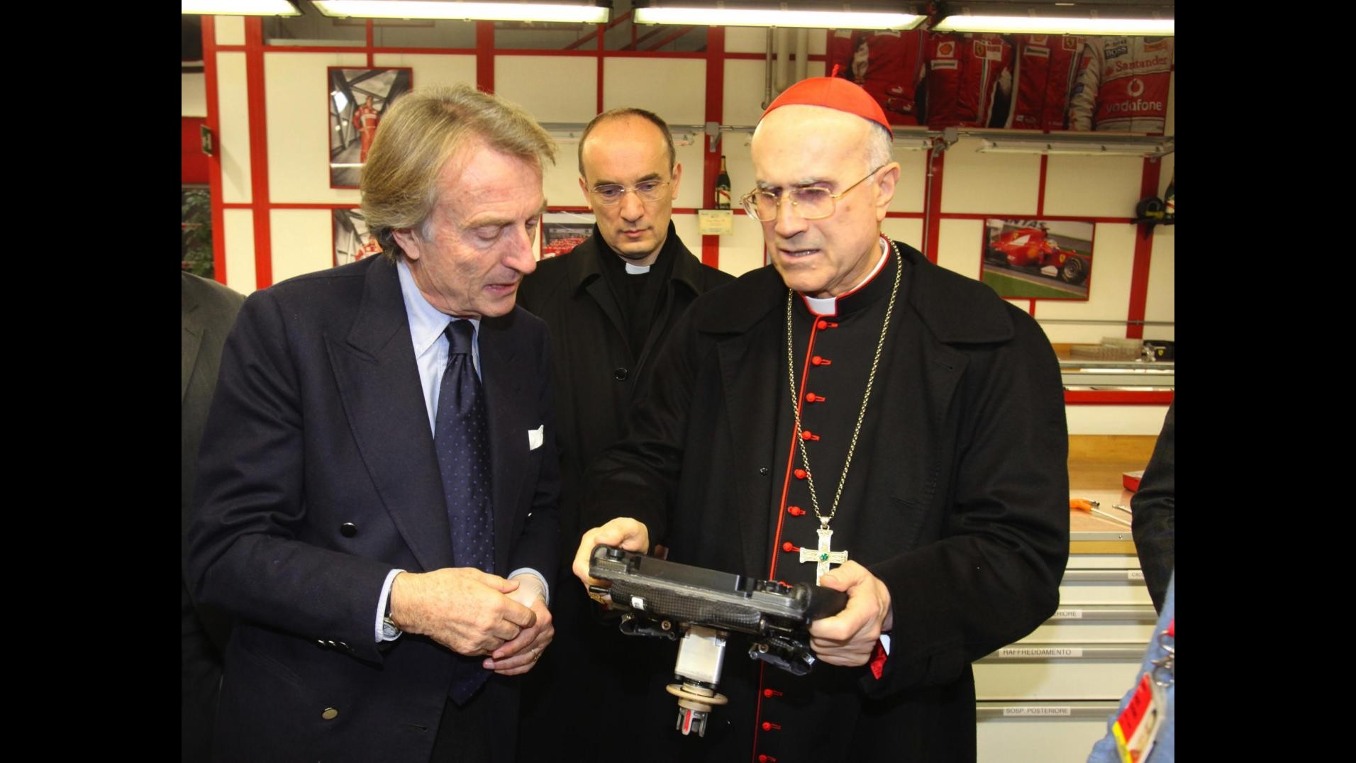 Il Cardinale Tarciso Bertone ha fatto visita alla Ferrari