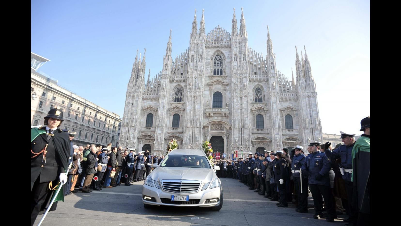 L’ultimo saluto di Milano al vigile ucciso